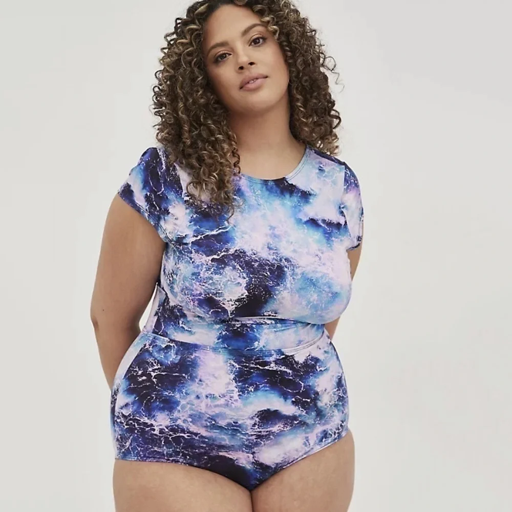 NWT Torrid Active Wireless Scoop Back One Piece Swimsuit in Ocean Waves